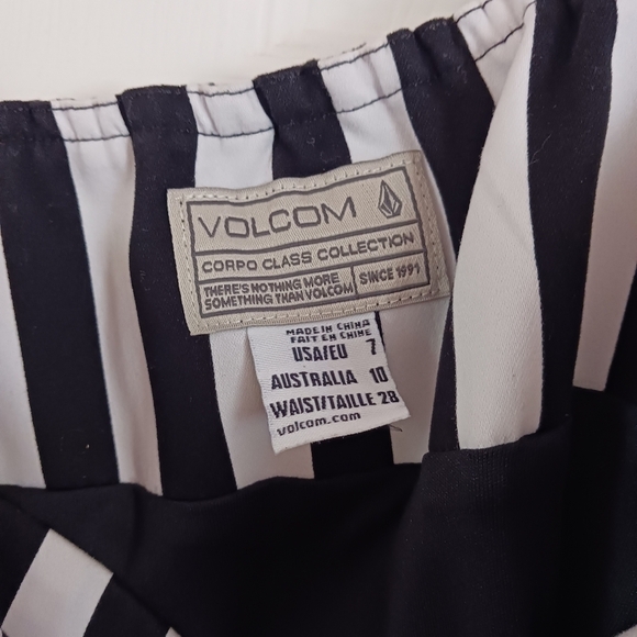 VOLCOM DRESS - Picture 2 of 4